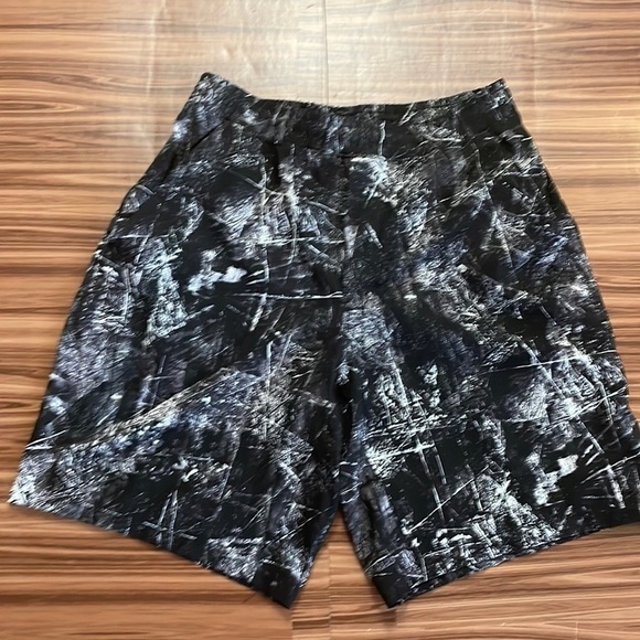 LULULEMON Shorts Size Medium - Picture 1 of 10